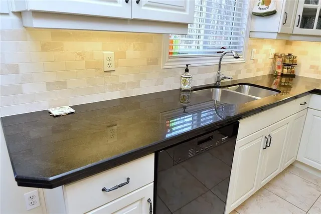 Additional image 10 of 59 HOLIMONT Crt