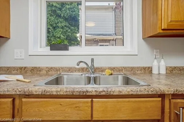 Additional image 12 of 224 Brucedale Ave