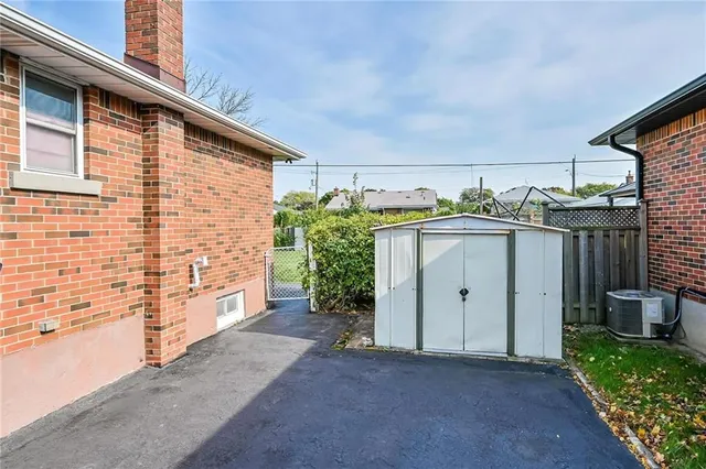 Additional image 25 of 63 FERNWOOD Cres