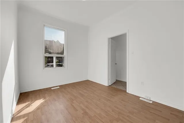 Additional image 16 of 103 EMERALD St