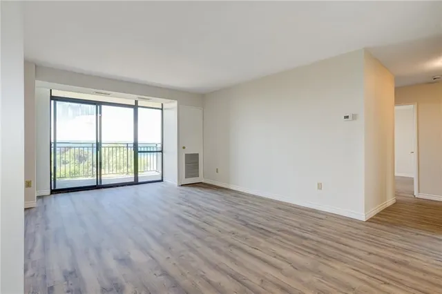 Additional image 6 of 500 GREEN Rd Unit 903