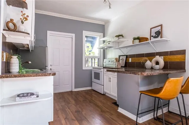 Additional image 18 of 235 YOUNG St