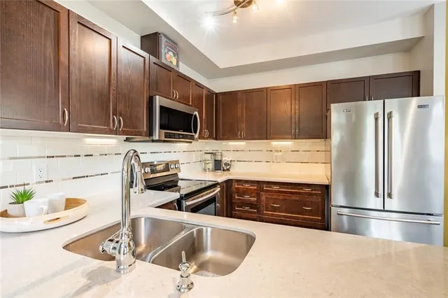 Additional image 8 of 82 COLE St