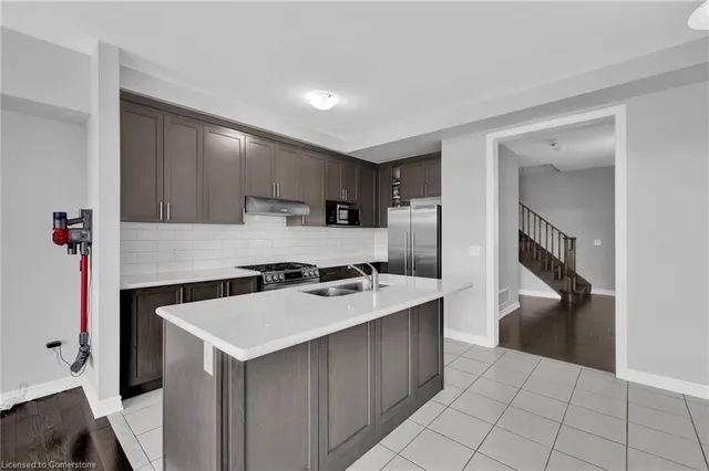 Additional image 19 of 38 Narbonne Cres