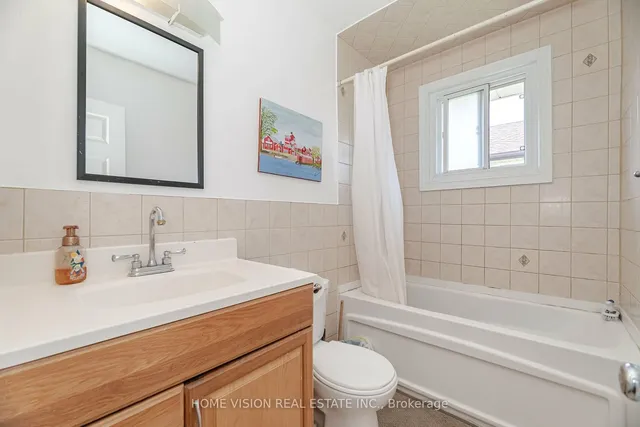 Additional image 18 of 44 Clarendon Ave