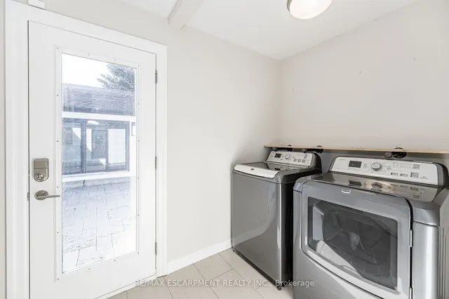 Additional image 17 of 106 Overdale Ave