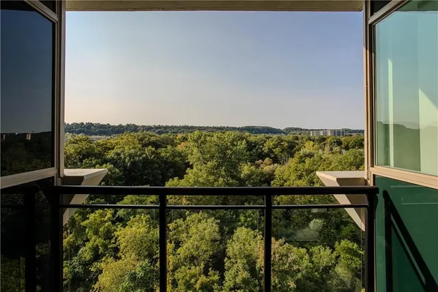 Additional image 18 of 2750 KING St Unit 710