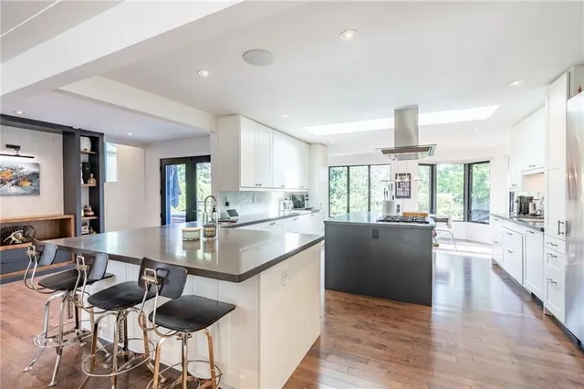 Additional image 11 of 97 OVERDALE Ave