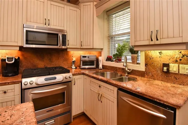 Additional image 20 of 152 HOMEWOOD Ave