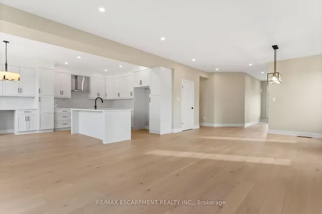 Additional image 8 of 33 Hampshire Pl