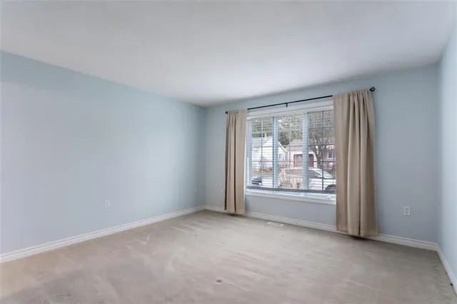 Additional image 26 of 114 GLENARIFF Dr