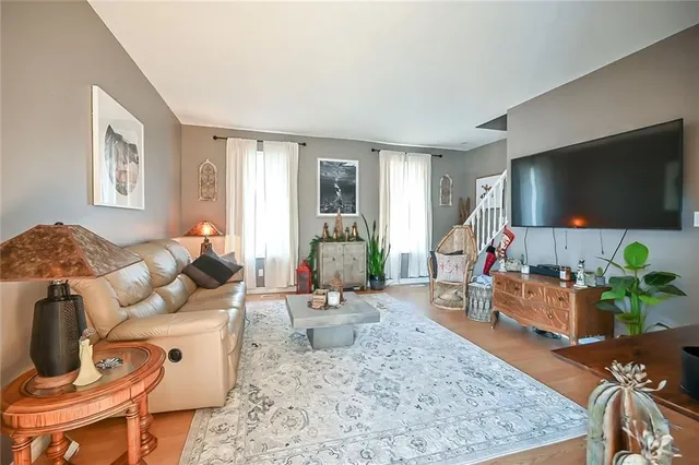 Additional image 5 of 129 LYNDEN Rd