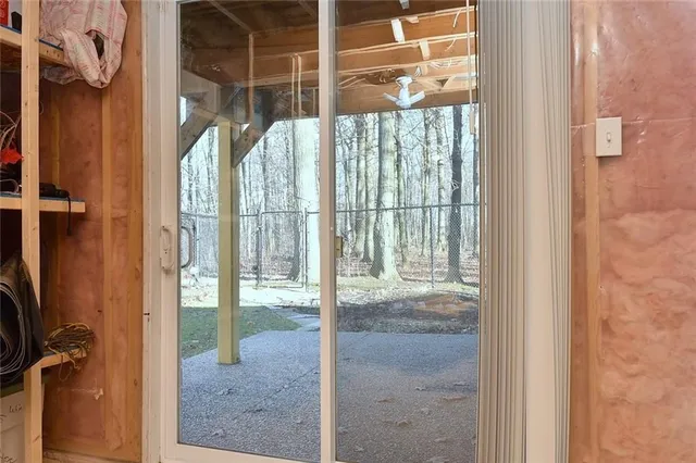 Additional image 38 of 59 HOLIMONT Crt