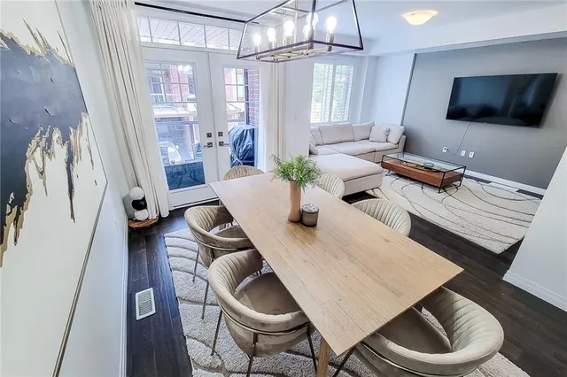 Additional image 11 of 8 SHOWERS Lane