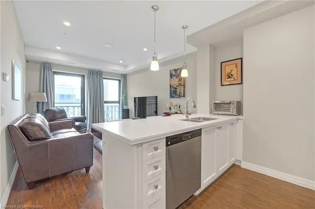 Additional image 8 of 112 King St Unit 1006