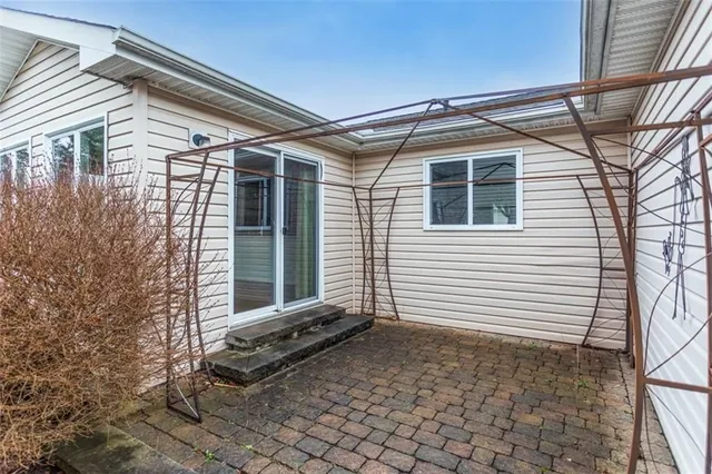 Additional image 38 of 114 GLENARIFF Dr