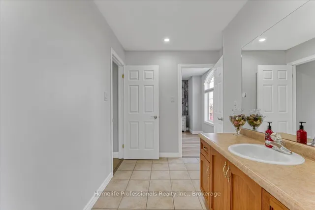Additional image 32 of 55 Alexsia Crt