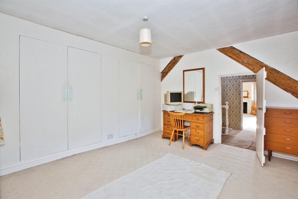 Additional image 13 of Kennel Batch, Wells