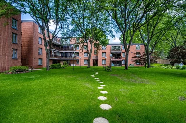 Additional image 50 of 150 WILSON St Unit PH2