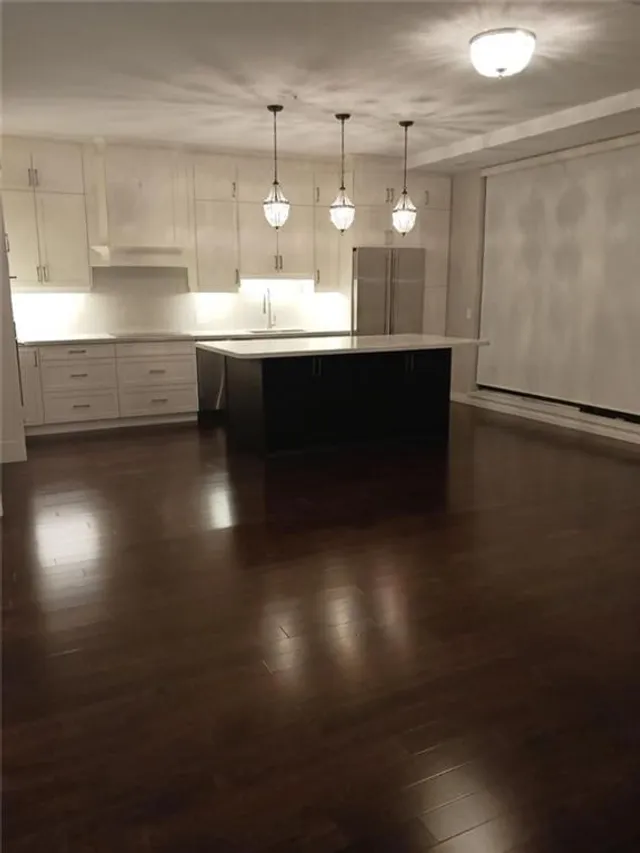 Additional image 16 of 112 KING St Unit 1109