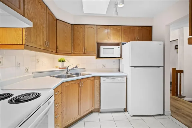 Additional image 11 of 810 GOLF LINKS Rd Unit 20