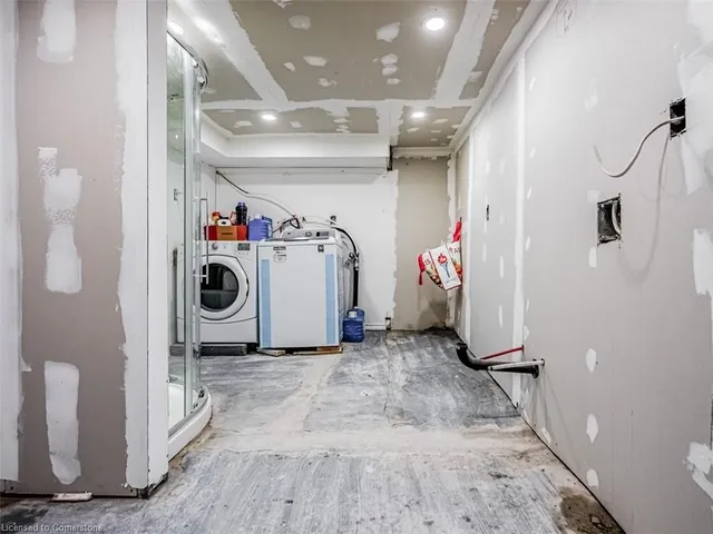 Additional image 28 of 34 Fairview Ave