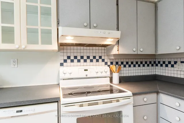 Additional image 10 of 79 Glen Castle Dr