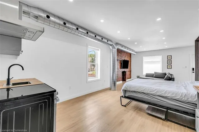 Additional image 19 of 198 Dundurn St