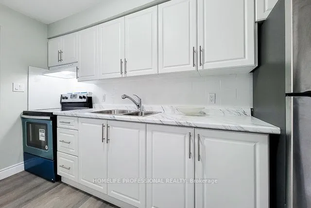 Additional image 32 of 300 Balmoral Ave
