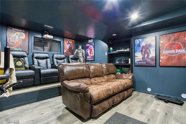 Additional image 33 of 261 MONTREAL Cir
