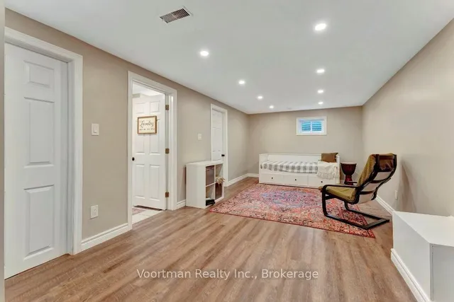 Additional image 13 of 8 Grenoble Rd