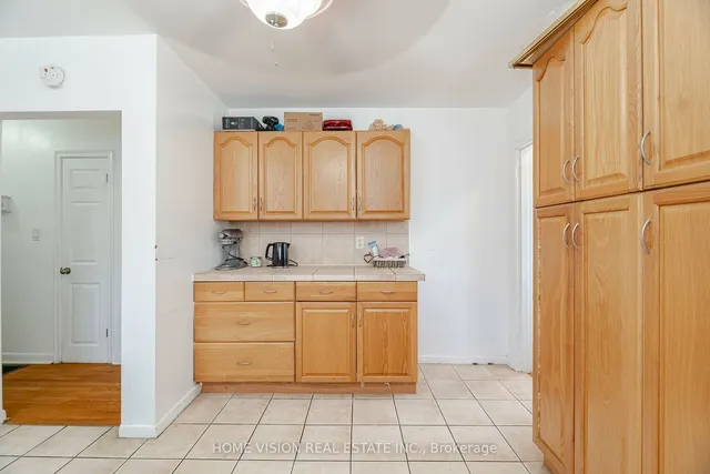 Additional image 16 of 44 Clarendon Ave