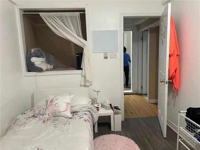 Additional image 11 of 57 EMERSON St