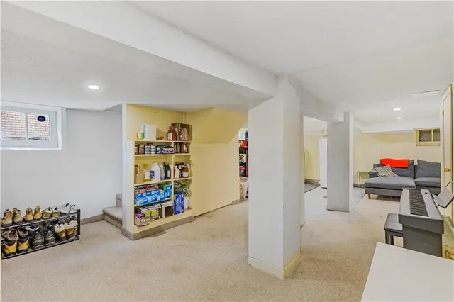 Additional image 34 of 74 HYDE PARK Ave