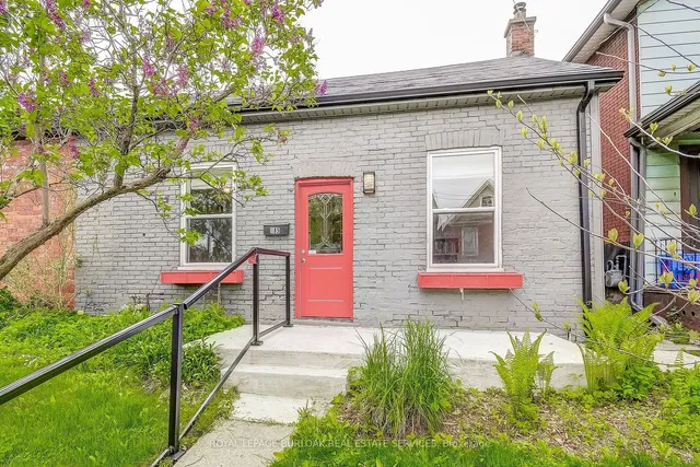 185 Simcoe St