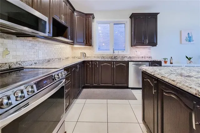 Additional image 22 of 23 WOODHOUSE St