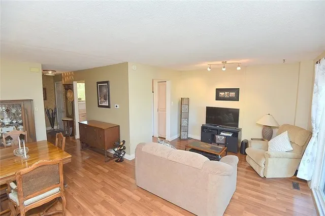 Additional image 5 of 880 LIMERIDGE Rd Unit 63