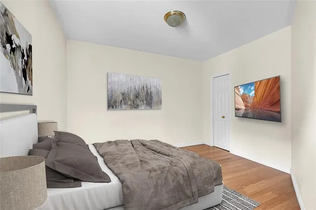 Additional image 17 of 260 BAY St