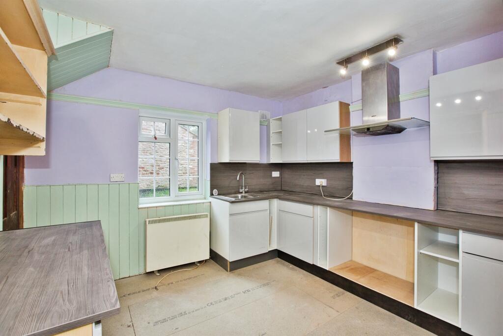 Additional image 18 of Kennel Batch, Wells