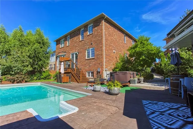 Additional image 35 of 261 MONTREAL Cir