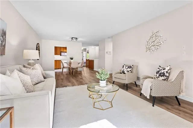 Additional image 8 of 810 GOLF LINKS Rd Unit 20