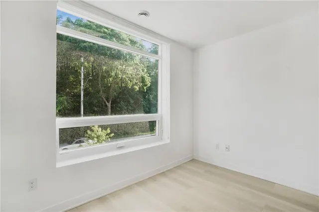 Additional image 20 of 467 CHARLTON Ave Unit 202