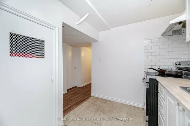 Additional image 33 of 44 Clarendon Ave