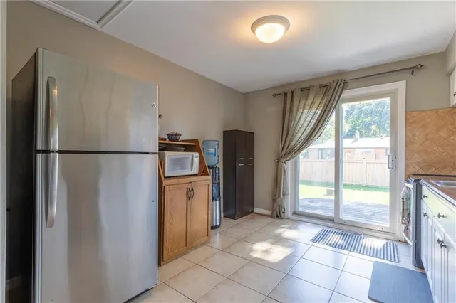 Additional image 6 of 44 SANDALWOOD Ave