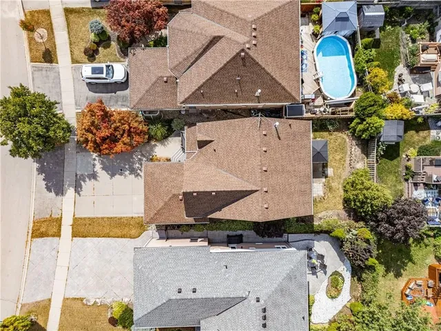 Additional image 45 of 80 STRATHROY Cres