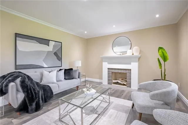 Additional image 6 of 5 ELLEN St