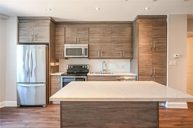 Additional image 8 of 2 KING St Unit 208