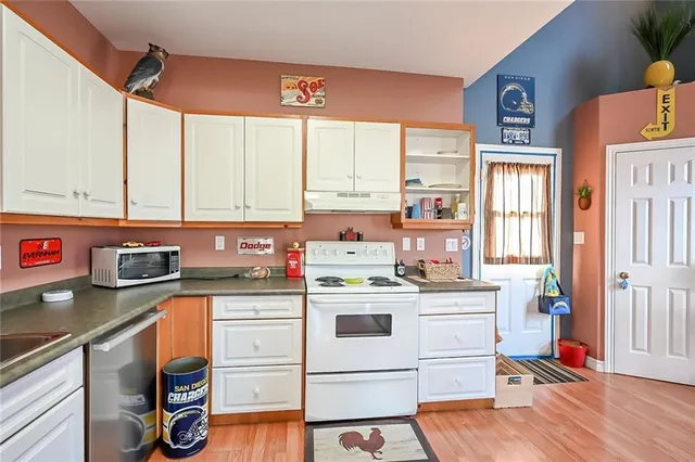 Additional image 19 of 129 LYNDEN Rd