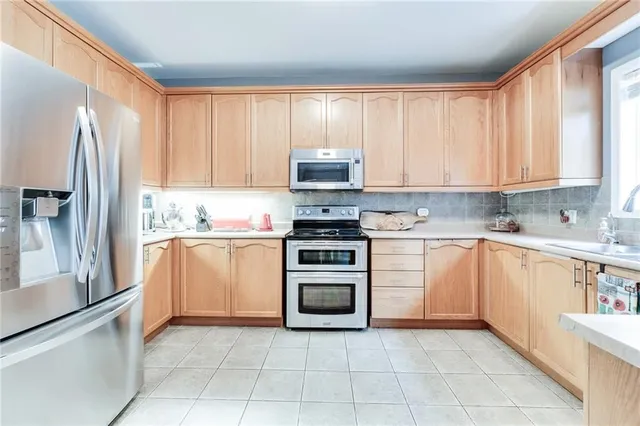 Additional image 14 of 72 SIDNEY Cres