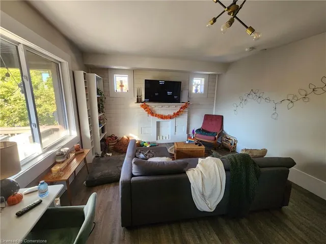 Additional image 38 of 41 Albert St Unit 101